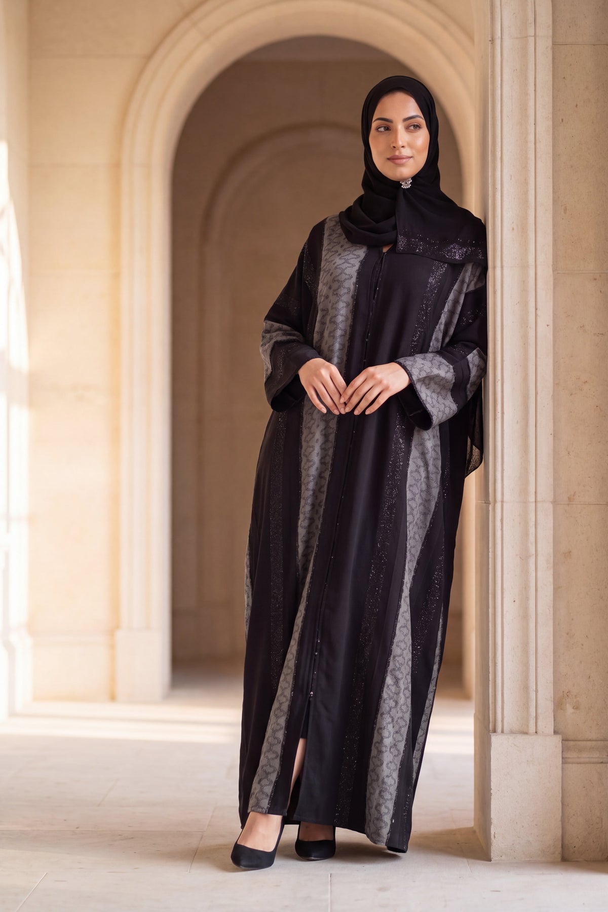 Mashrabiya abaya in Graphite, view 4