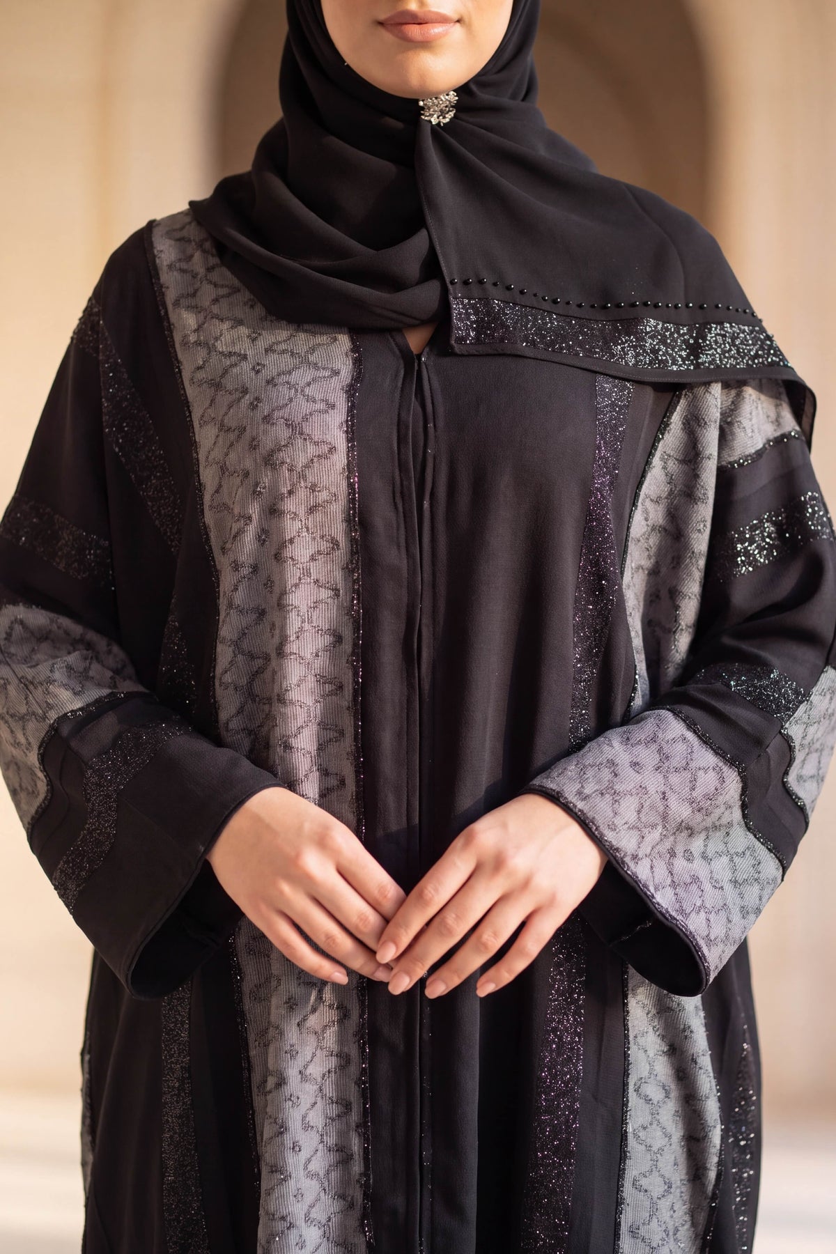 Mashrabiya abaya in Graphite, view 2