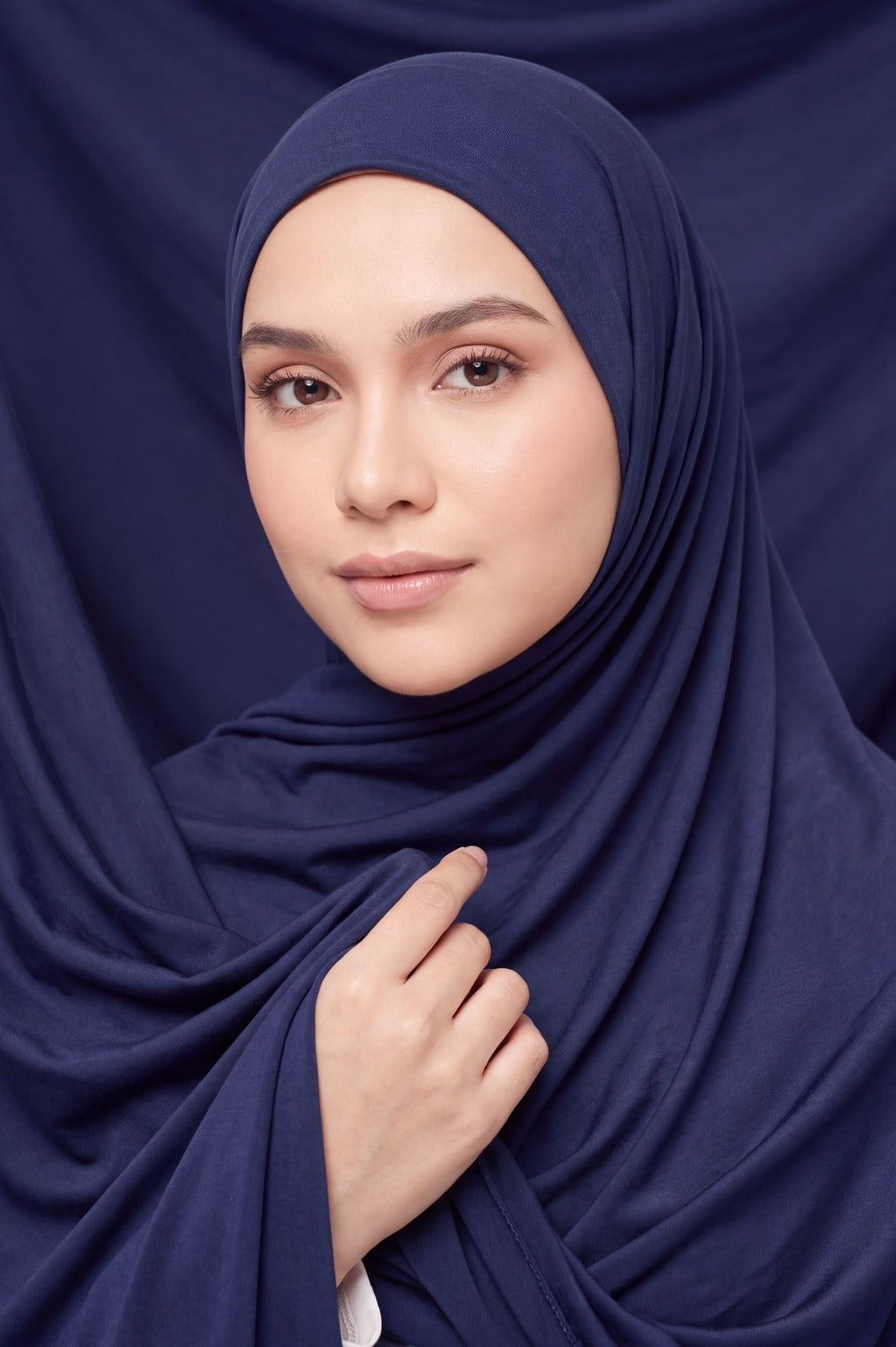Dark blue plain jersey hijab from the Al Emira Plain Edition range