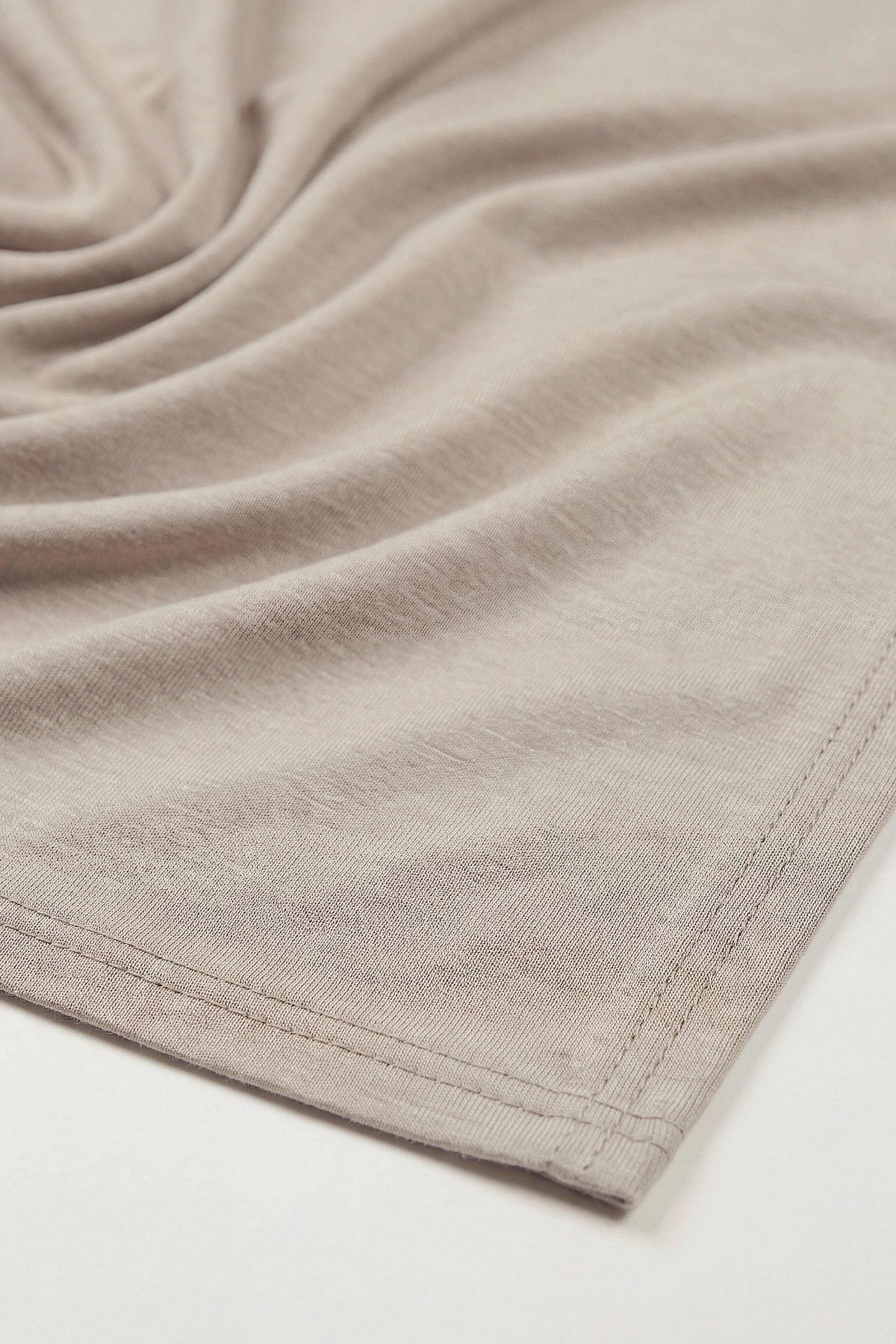 Greyish beige cotton jersey hijab, 190 x 80cm, from the Al Emira Silora range