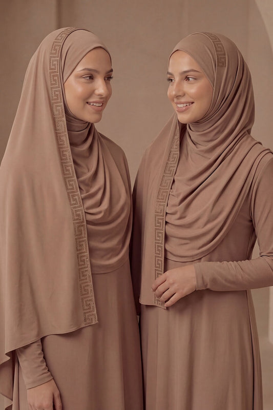 Al Emira Chai Quincunx hijab in a jersey, cotton and silk blend