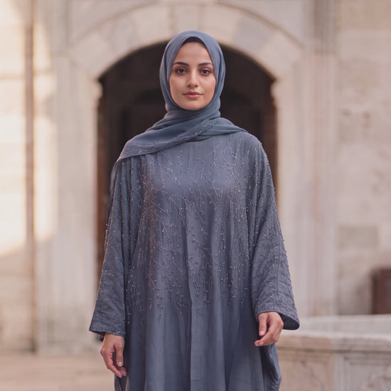 Video of the Willow abaya in Slate