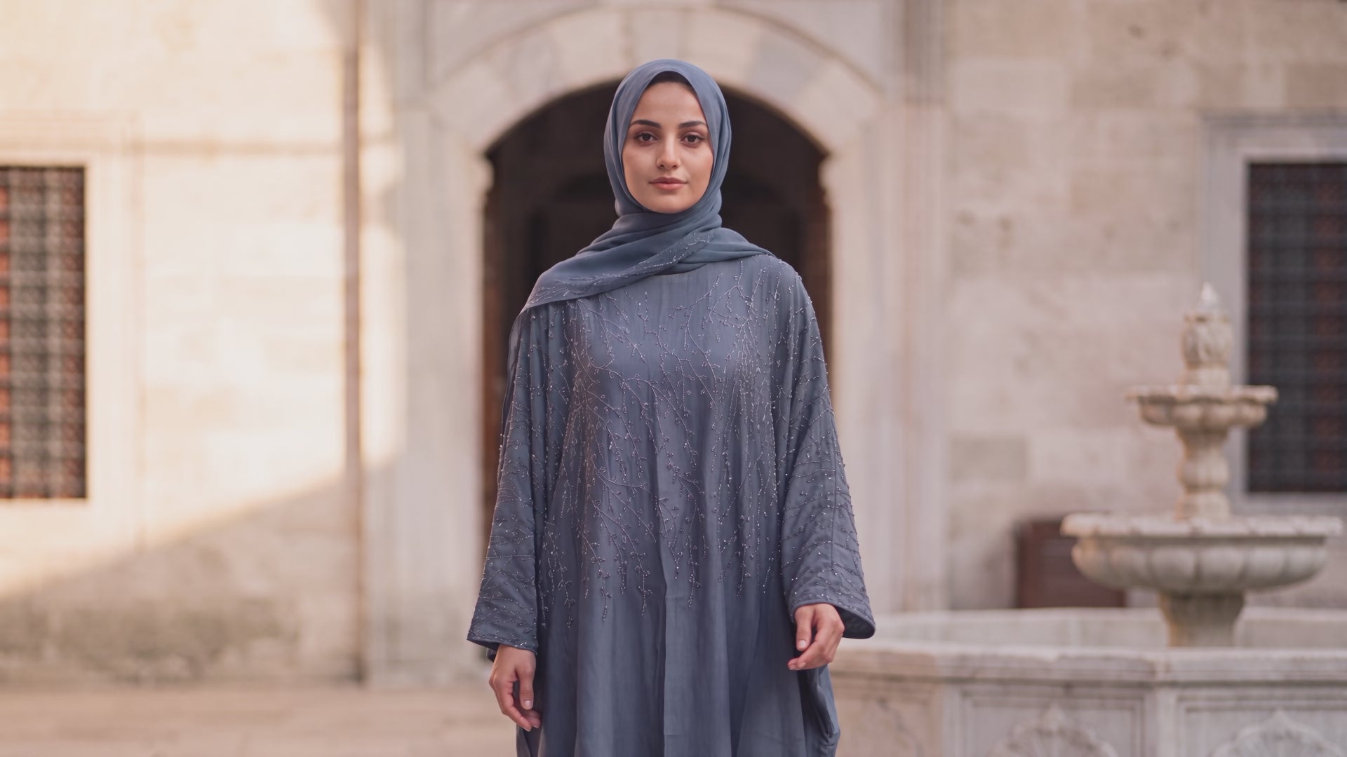 Video of the Willow abaya in Slate