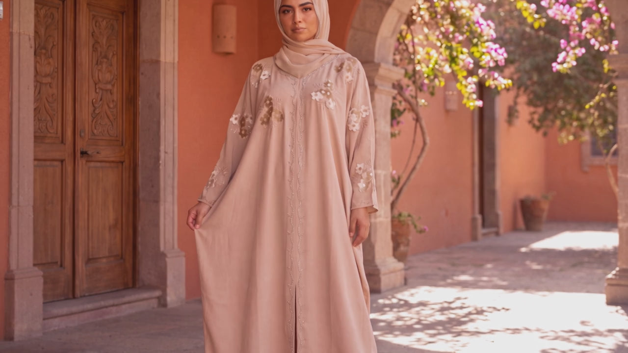 Video of the Blossom abaya in Champagne